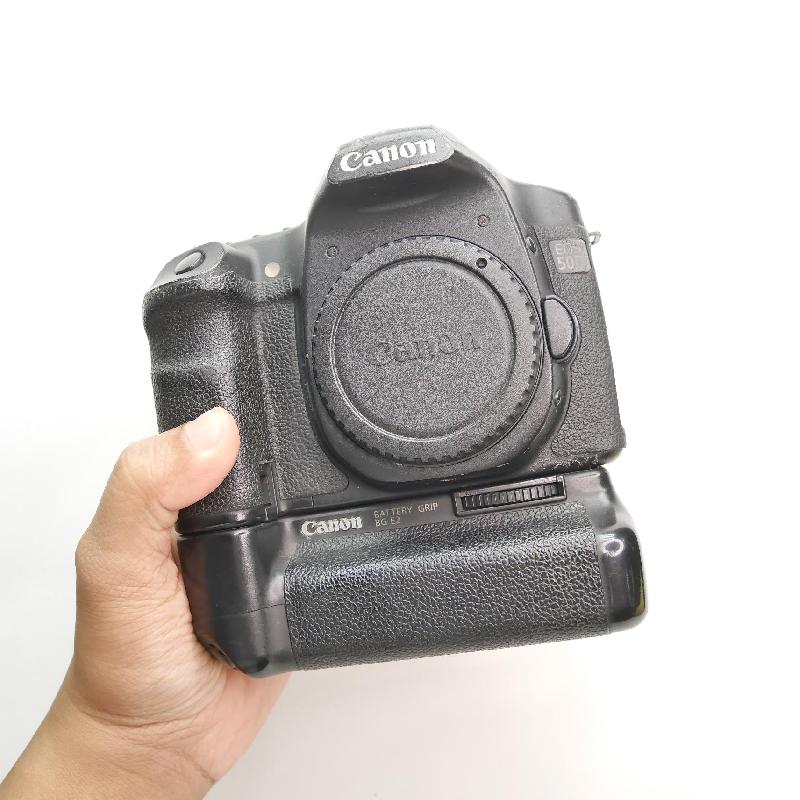 Foto CANON EOS 50D BODY ONLY + BATTERYGRIP CANON (mati/rusak) kode 2138 ke-1
