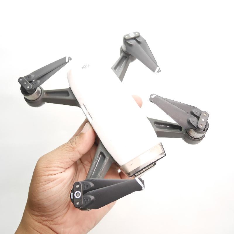 Foto DRONE DJI SPARK FLY MORE COMBO WHITE ADA BOX kode 100UR ke-4