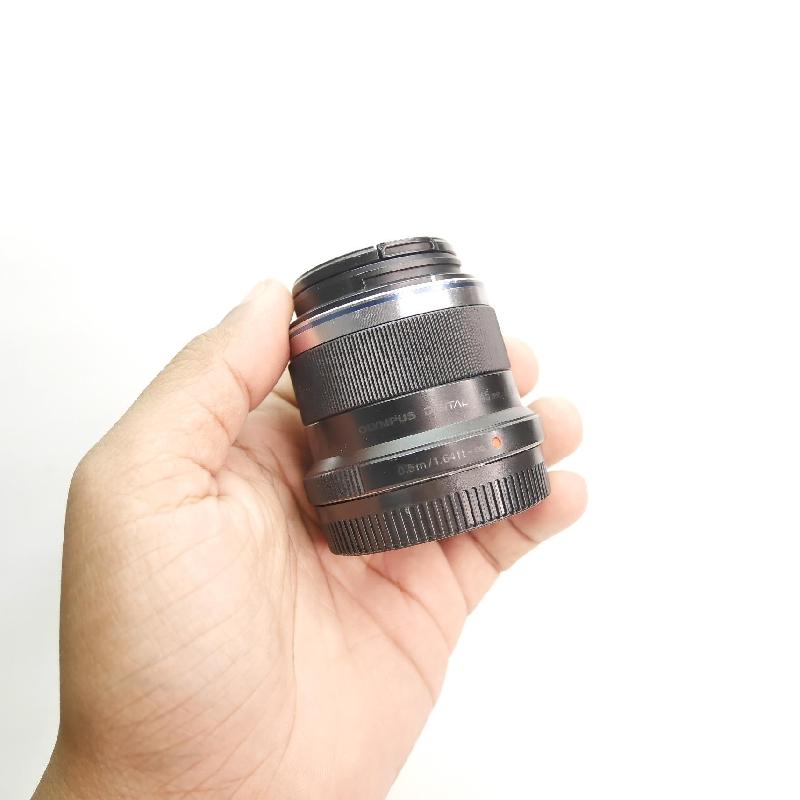 Foto LENSA OLYMPUS M ZUIKO 45mm f1.8 HITAM kode 6470 ke-1