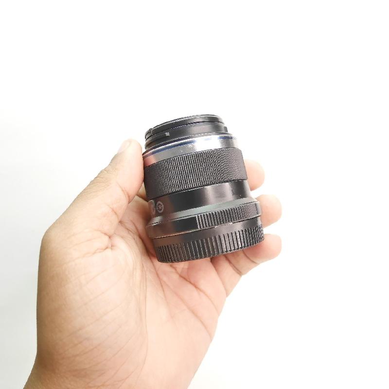 Foto LENSA OLYMPUS M ZUIKO 45mm f1.8 HITAM kode 6470 ke-2