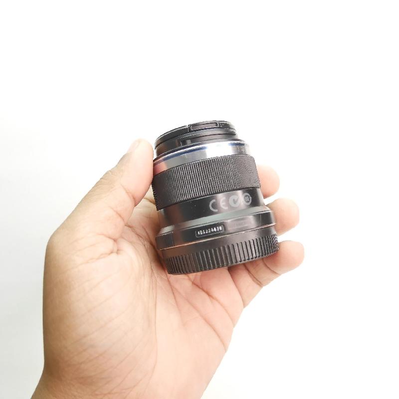 Foto LENSA OLYMPUS M ZUIKO 45mm f1.8 HITAM kode 6470 ke-3
