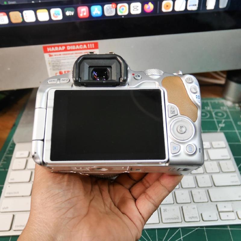 Foto CANON EOS 200D kit EF-S 18-55mm IS STM SILVER ADA BOX kode 4023 ke-5
