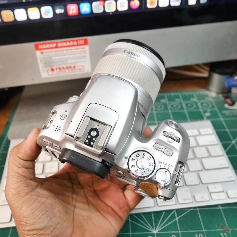 Foto CANON EOS 200D kit EF-S 18-55mm IS STM SILVER ADA BOX kode 4023 ke-7