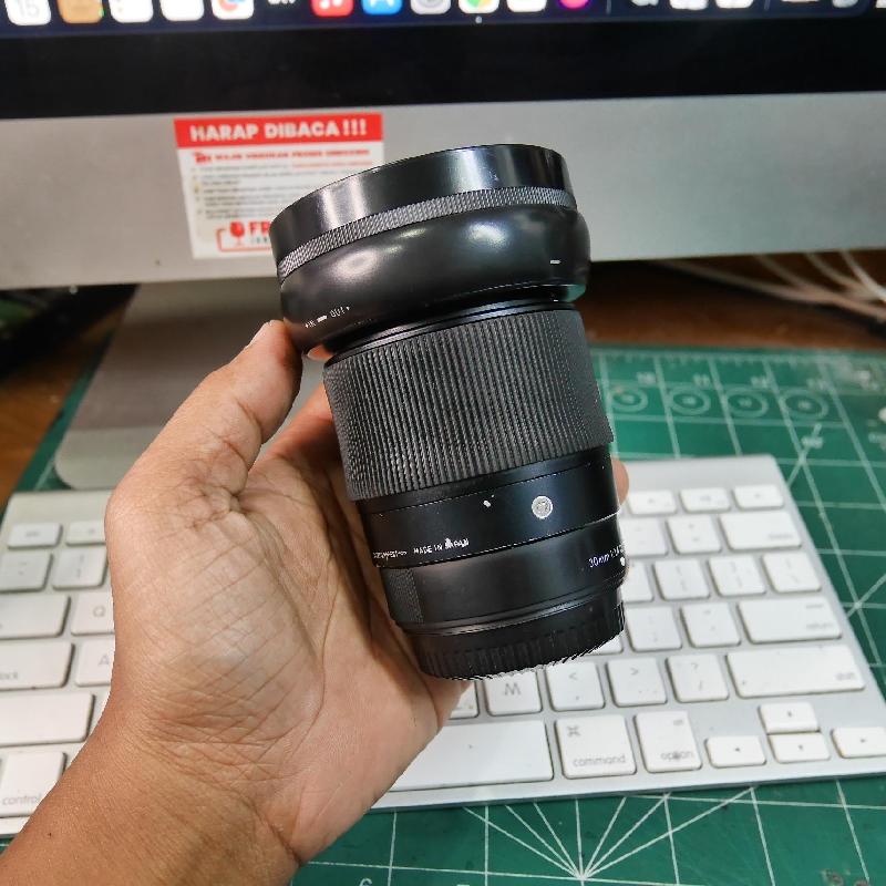 Foto LENSA SIGMA 30mm f1.4 DC DN for FUJIFILM ADA BOX kode 6836 ke-2