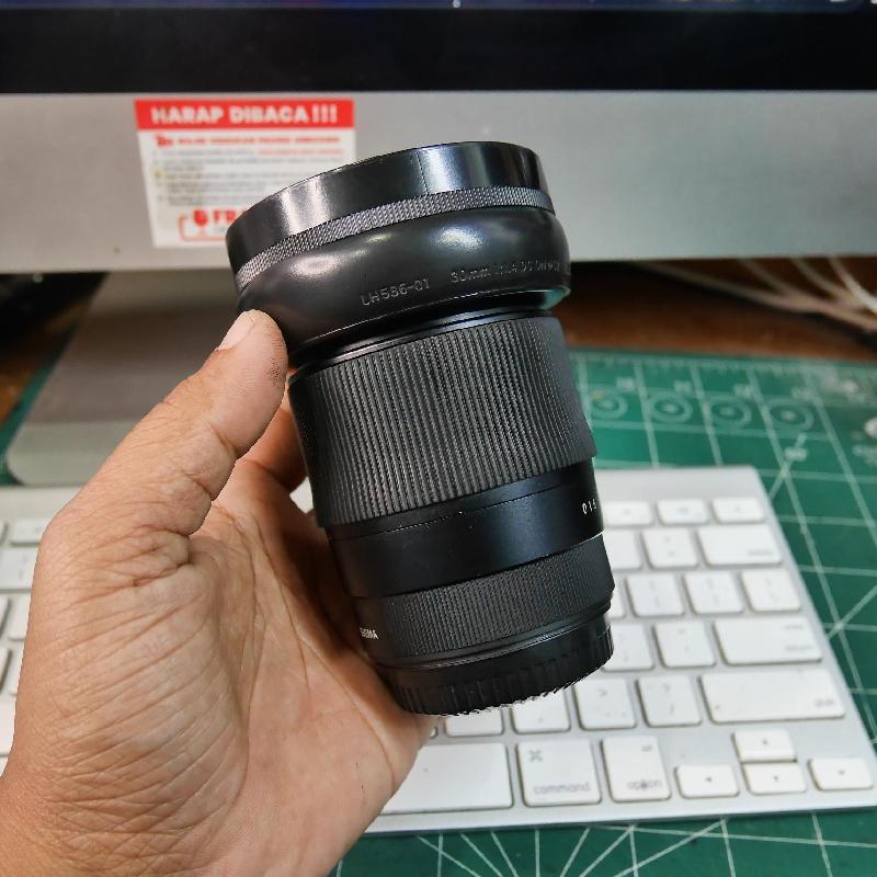 Foto LENSA SIGMA 30mm f1.4 DC DN for FUJIFILM ADA BOX kode 6836 ke-3