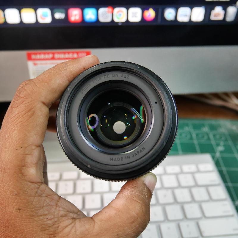 Foto LENSA SIGMA 30mm f1.4 DC DN for FUJIFILM ADA BOX kode 6836 ke-4