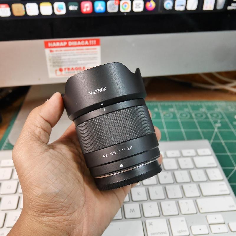 Foto LENSA VILTROX AF 35mm f1.7 XF for FUJIFILM ADA BOX kode 2UDK0
