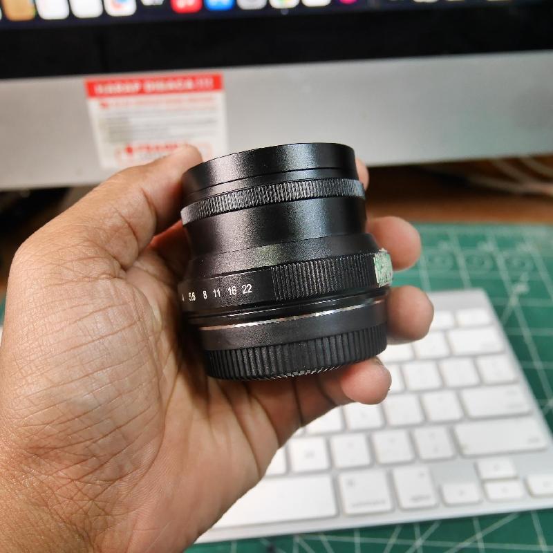 Foto LENSA 7ARTISANS 35mm f1.2 for FUJIFILM ADA BOX kode 7021 ke-3