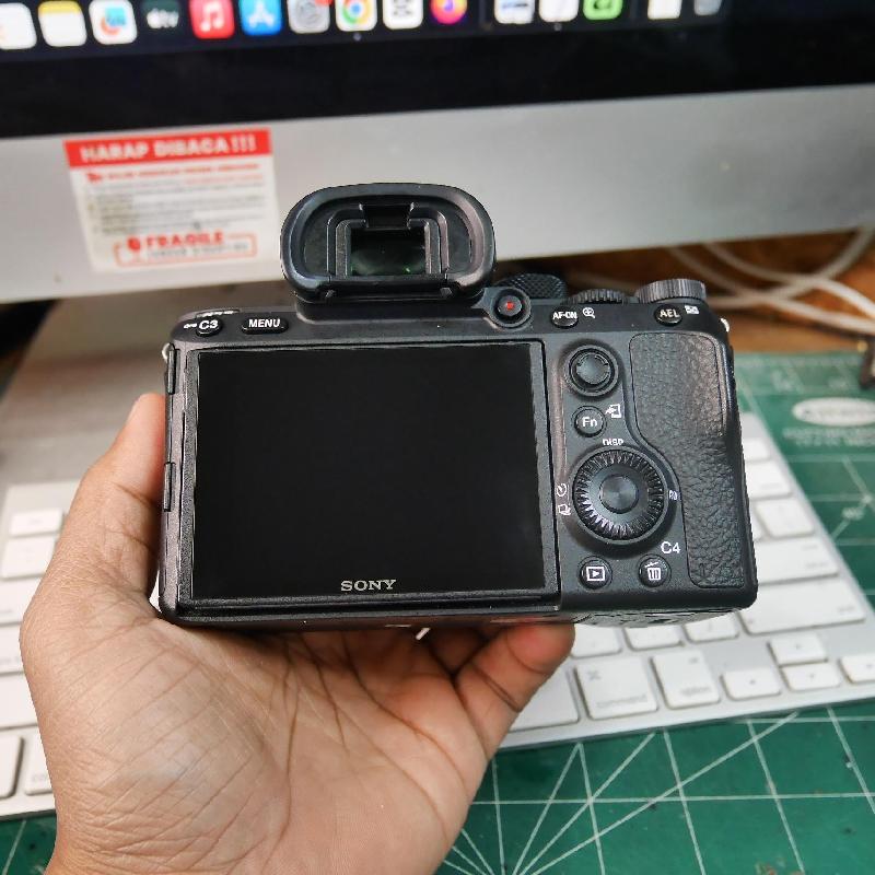 Foto SONY A7 MARK III BODY ONLY ADA BOX kode 2853 ke-4