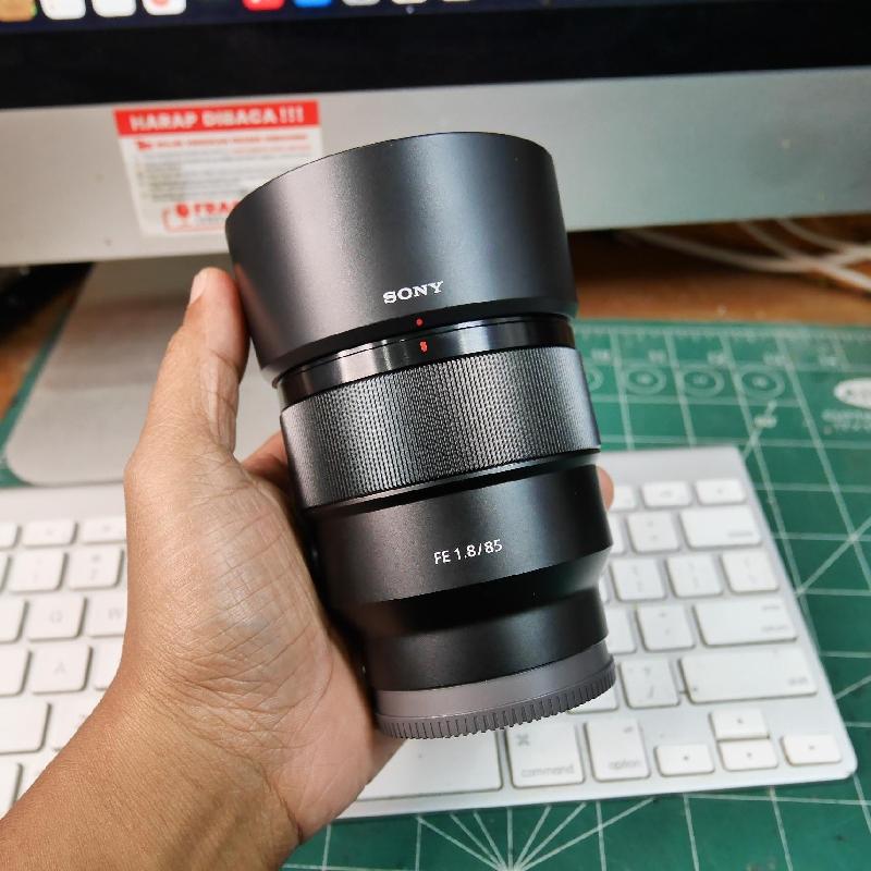 Foto LENSA SONY FE 85mm f1.8 ADA BOX kode 3958