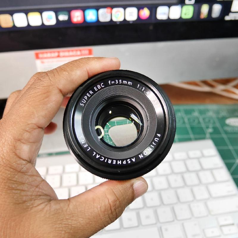 Foto LENSA FUJINON XF 35mm f1.4 R ADA BOX kode 1136 ke-4