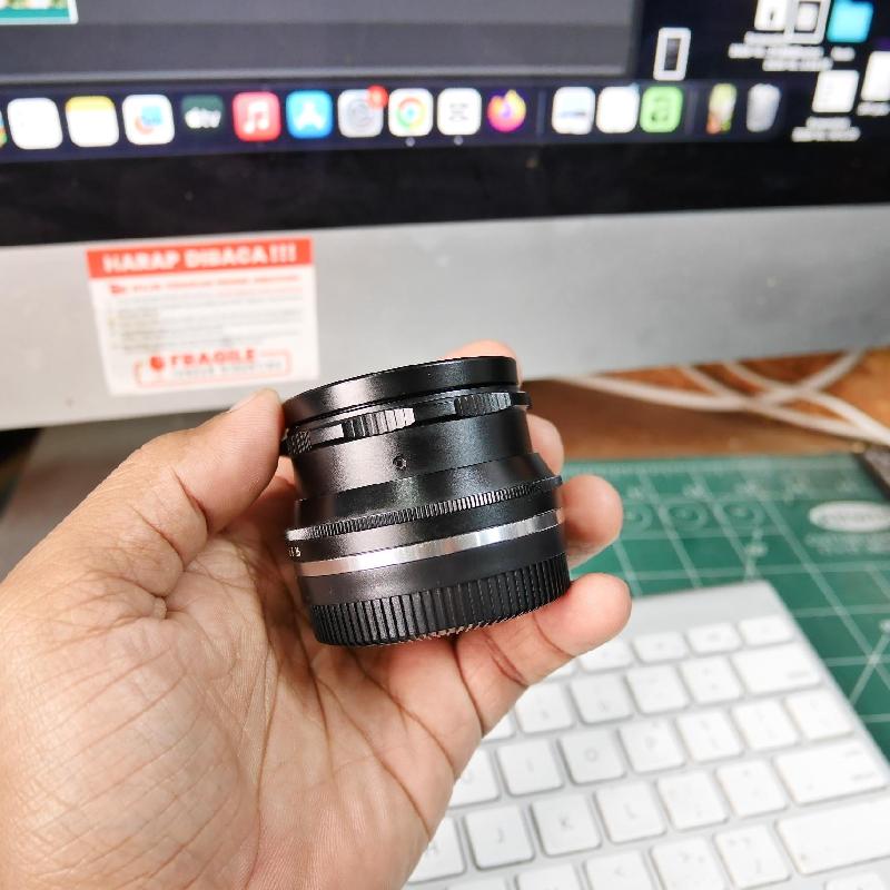 Foto LENSA 7ARTISANS 35mm f1.2 for FUJIFILM ADA BOX kode 3688 ke-3