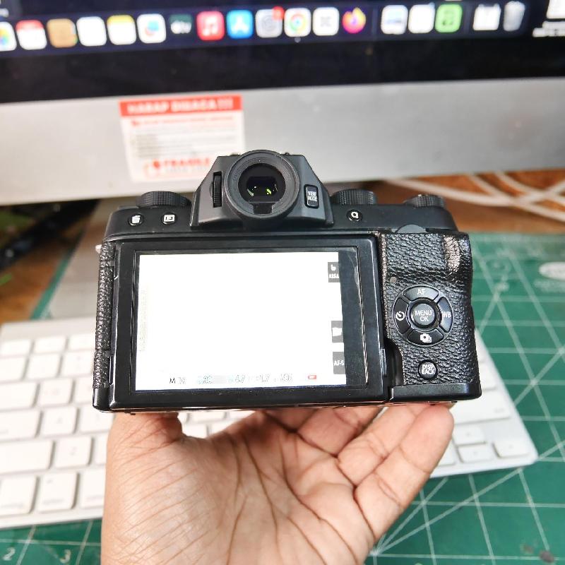 Foto FUJIFILM X-T100 kit XC 15-45mm OIS HITAM ADA BOX kode 1375 ke-5