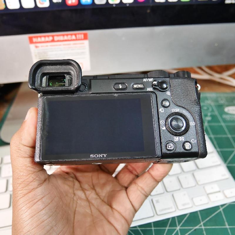 Foto SONY A6400 BODY ONLY ADA BOX kode 1393 ke-5