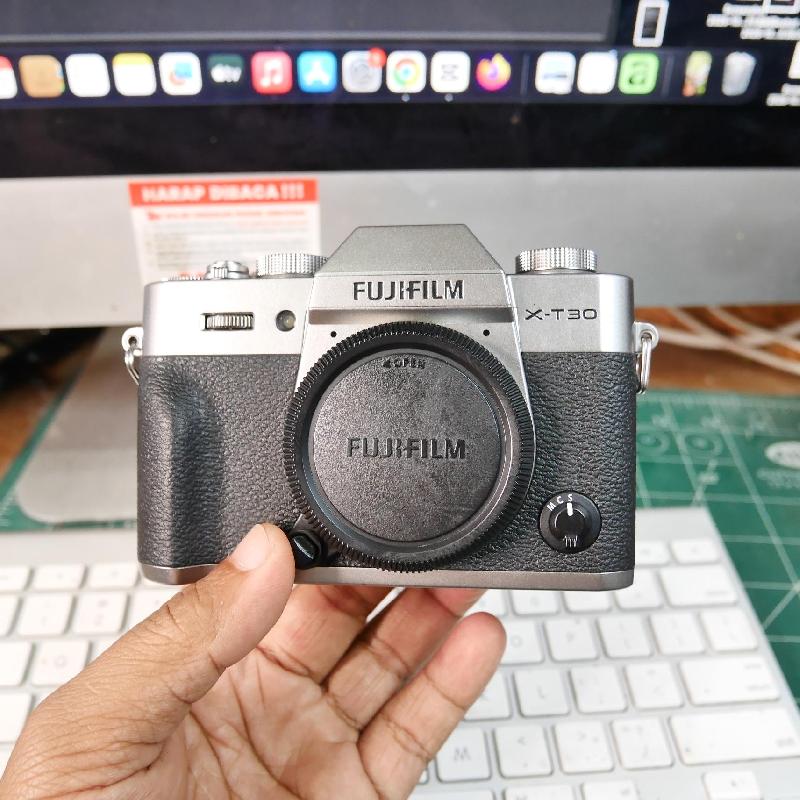 Foto FUJIFILM X-T30 BODY SILVER ONLY ADA BOX kode 3273