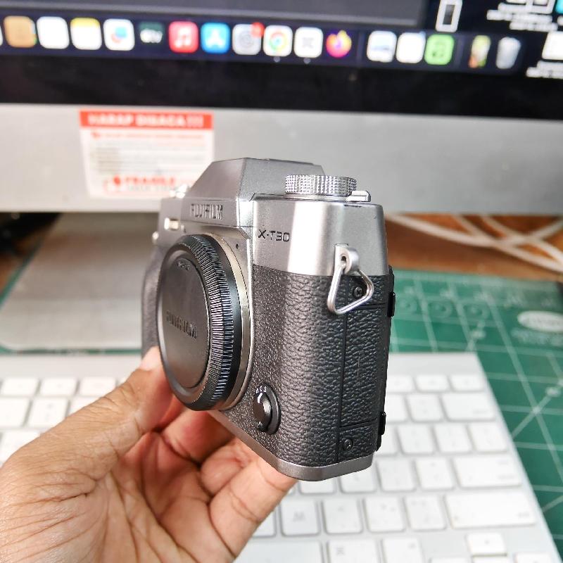 Foto FUJIFILM X-T30 BODY SILVER ONLY ADA BOX kode 3273 ke-2