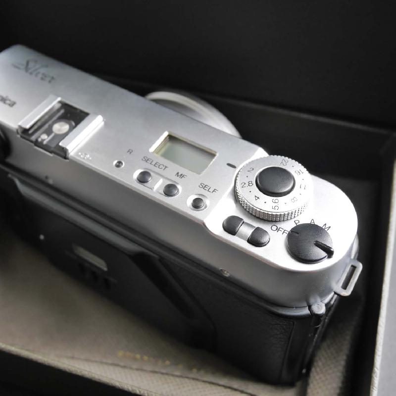 Foto KONICA HEXAR AF 35mm f2 Silver Date Back Analog 35mm Range Finder ke-5