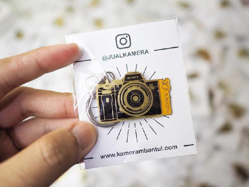 Foto Gantungan Kunci Enamel Kamera Sony A7 A7II A7R A7S