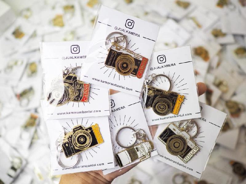 Foto Gantungan Kunci Enamel Kamera Sony A6000 A6300 A6500