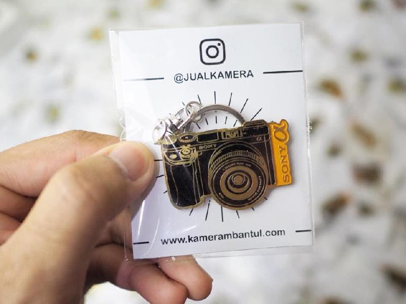 Foto Gantungan Kunci Enamel Kamera Sony A6000 A6300 A6500 ke-3