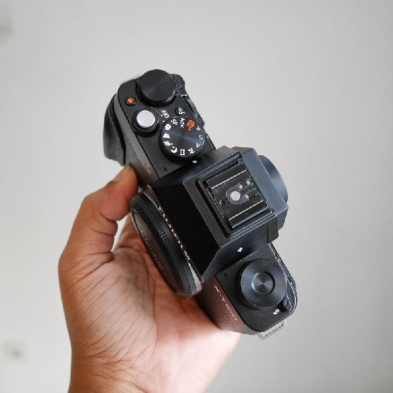 Foto FUJIFILM X-T100 HITAM BODY ONLY LENGKAP sn 5477 ke-2
