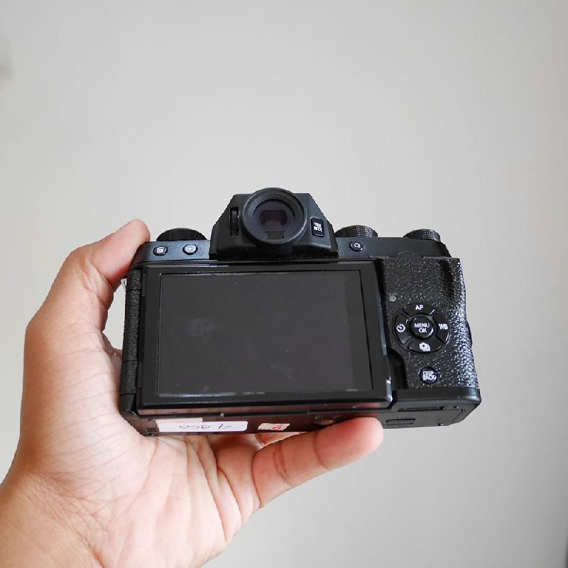 Foto FUJIFILM X-T100 HITAM BODY ONLY LENGKAP sn 5477 ke-3